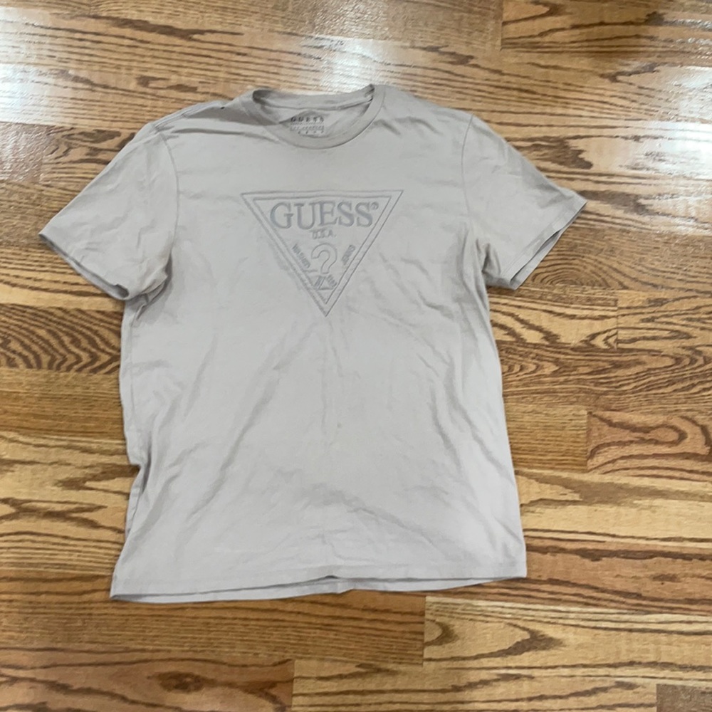 Guess t shirt size L good condition men